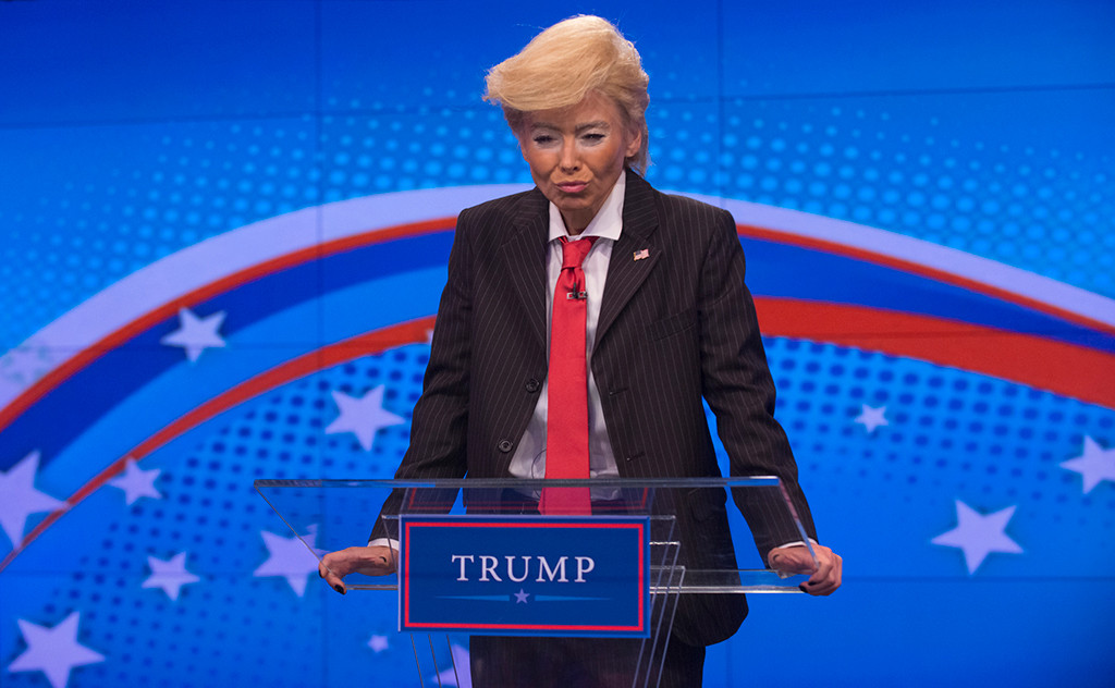 Kelly Ripa Lara Spencer Mario Batali Dress Up Like Donald Trump E Online